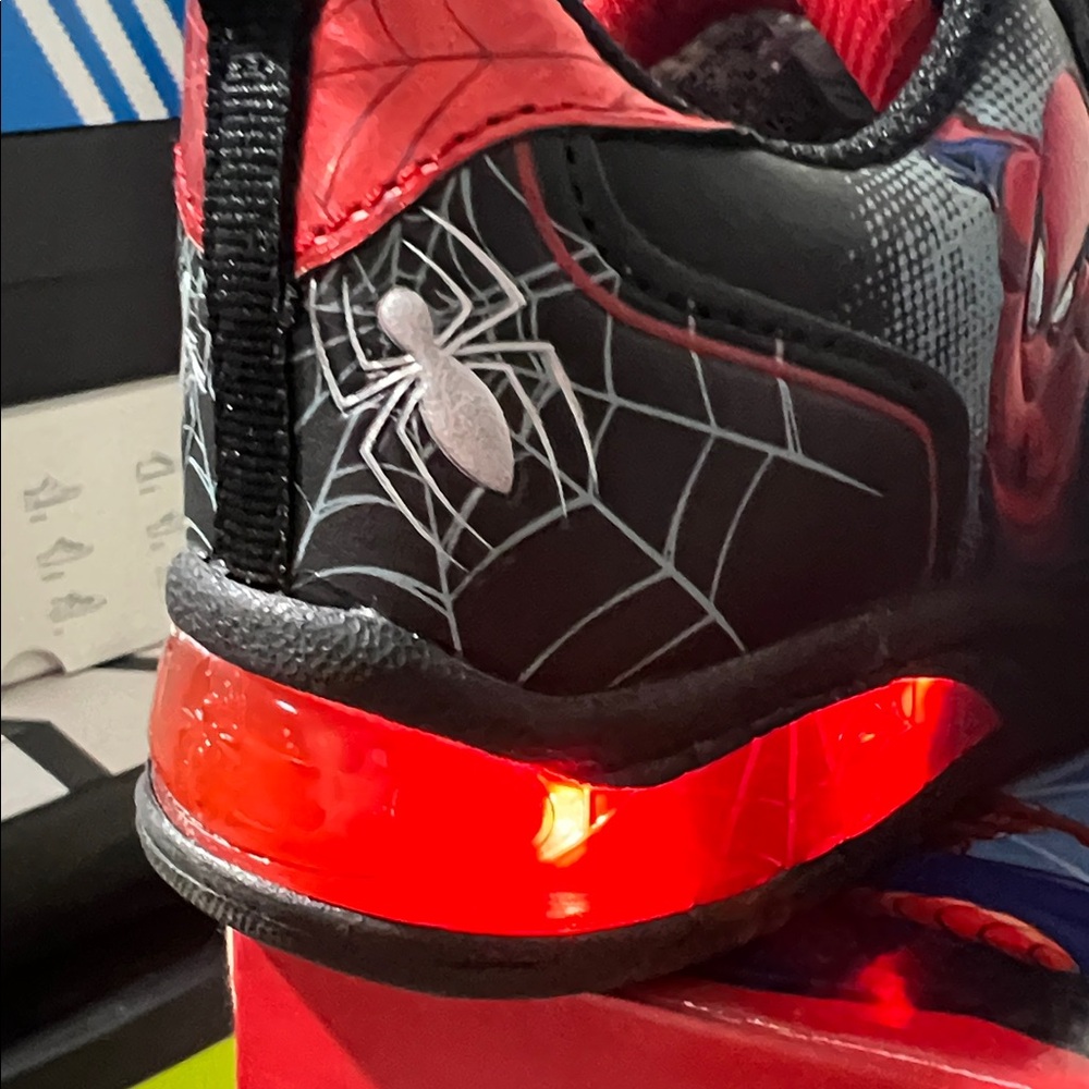 Marvel Spider-Man Kids Sneakers - Black and Red and Light Up❤️ - Picture 4 of 5